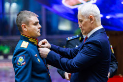(+ВИДЕО) Вручение министром обороны РФ Белоусовым медалей "Золотая Звезда" участникам СВО