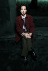 Jun Shison attends GUCCI Autumn-Winter 2025 runway during Milan Fashion Week on February 2025 - Milan, Italy 25/02/2025