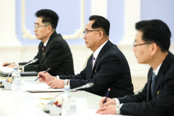 Russian Security Council deputy head Medvedev and Secretary of Central Committee of WPK Li Hi-yong meet