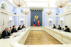 Russian Security Council deputy head Medvedev and Secretary of Central Committee of WPK Li Hi-yong meet