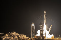 Американская компания SpaceX запустила к Луне ракету-носитель Falcon-9 c модулем Athena 