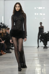 Показ женской коллекции Blumarine сезона осень-зима 2025/2026 на Неделе моды в Милане