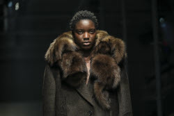 Показ коллекции Prada сезона осень-зима 2025/2026 на Неделе моды в Милане