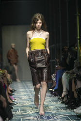 Показ коллекции Prada сезона осень-зима 2025/2026 на Неделе моды в Милане