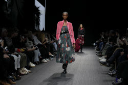 Показ коллекции Emporio Armani сезона осень-зима 2025/2026 на Неделе моды в Милане