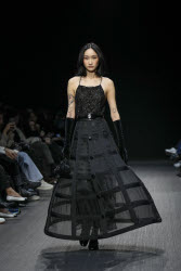 Показ коллекции Emporio Armani сезона осень-зима 2025/2026 на Неделе моды в Милане