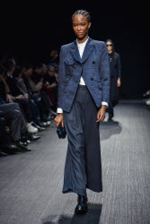 Показ коллекции Emporio Armani сезона осень-зима 2025/2026 на Неделе моды в Милане