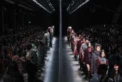 Показ коллекции Etro сезона осень-зима 2025/2026 на Неделе моды в Милане