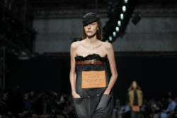 Показ коллекции Moschino сезона осень-зима 2025/2026 на Неделе моды в Милане