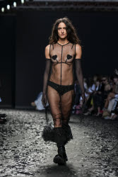 Показ коллекции Moschino сезона осень-зима 2025/2026 на Неделе моды в Милане