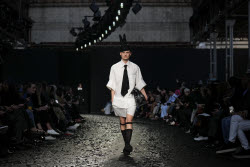 Показ коллекции Moschino сезона осень-зима 2025/2026 на Неделе моды в Милане