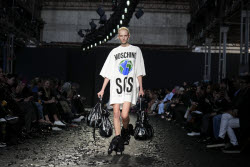 Показ коллекции Moschino сезона осень-зима 2025/2026 на Неделе моды в Милане