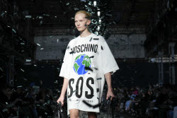 Показ коллекции Moschino сезона осень-зима 2025/2026 на Неделе моды в Милане
