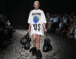 Показ коллекции Moschino сезона осень-зима 2025/2026 на Неделе моды в Милане
