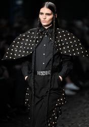 Показ коллекции Moschino сезона осень-зима 2025/2026 на Неделе моды в Милане