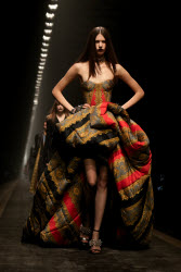 Показ коллекции Versace сезона осень-зима 2025/2026 на Неделе моды в Милане