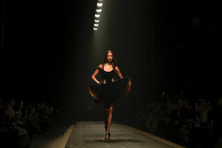 Показ коллекции Versace сезона осень-зима 2025/2026 на Неделе моды в Милане