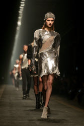 Показ коллекции Versace сезона осень-зима 2025/2026 на Неделе моды в Милане