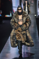 Показ коллекции Dolce & Gabbana сезона осень-зима 2025/2026 на Неделе моды в Милане