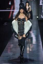Показ коллекции Dolce & Gabbana сезона осень-зима 2025/2026 на Неделе моды в Милане