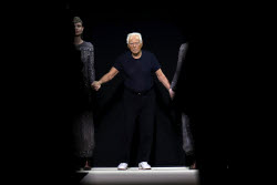 Итальянский модельер Джорджо Армани на показе своей коллекции Giorgio Armani сезона осень-зима 2025/2026 на Неделе моды в Милане