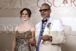 Arrivals - 97th Academy Awards