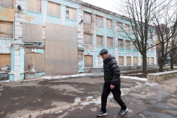 (+VIDEO) Donetsk school damaged by Ukrainian Armed Forces