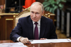 Russian President Putin meets with Tatarstan Head Minnikhanov