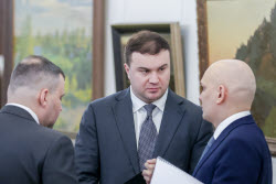 Russia's Deputy PM Chernyshenko meets with Omsk Region Governor Khotsenko