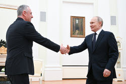 Встреча президента РФ Путина и избранного президента Абхазии Гунбы