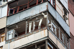(+VIDEO) Damage from military strike on Donetsk