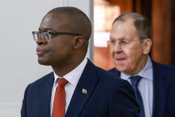 Foreign ministers of Russia and Zimbabwe meet for talks