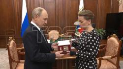 VIDEO. President Putin meets with Hero of Russia Sergei Chebnev's widow