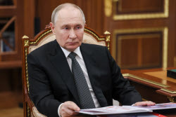 Russia's President Putin meets with Perm Region Governor Makhonin