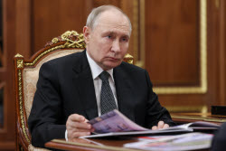 Russia's President Putin meets with Perm Region Governor Makhonin