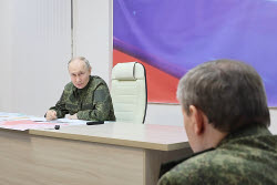 Президент РФ Путин в пункте управления Курской группировки 
