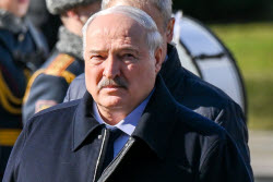 Возложение цветов президентом Белоруссии Лукашенко к Могиле Неизвестного Солдата