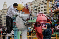 Rain does not prevent the assembly of Fallas 2025