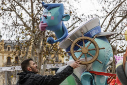 Rain does not prevent the assembly of Fallas 2025