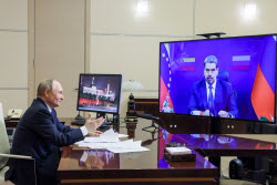 Presidents of Russia and Venezuela hold talks via videolink
