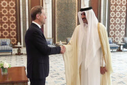 (+VIDEO) Russia's First Deputy PM Manturov meets with Amir of Qatar