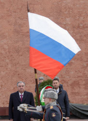 Tajikistan's President Rahmon at Tomb of Unknown Soldier in Moscow