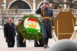 Tajikistan's President Rahmon at Tomb of Unknown Soldier in Moscow