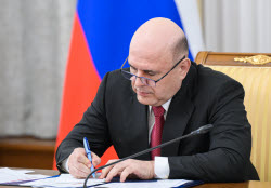 Russian PM Mishustin meets with members of Russian Communist Party's faction in State Duma
