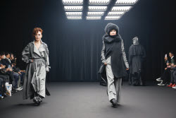 YOU JI YOUNG Aut/Win 2025 Tokyo Runway
