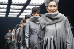 YOU JI YOUNG Aut/Win 2025 Tokyo Runway