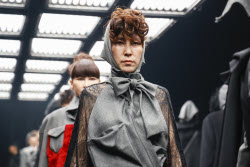 YOU JI YOUNG Aut/Win 2025 Tokyo Runway