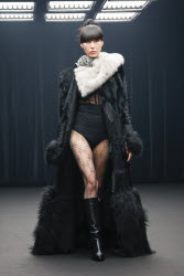YOU JI YOUNG Aut/Win 2025 Tokyo Runway
