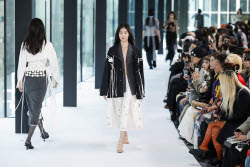 RIV NOBUHIKO Aut/Win 2025 Tokyo Runway