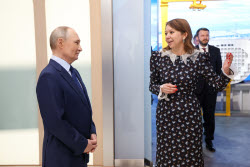 Посещение президентом РФ Путиным Национального центра "Россия"